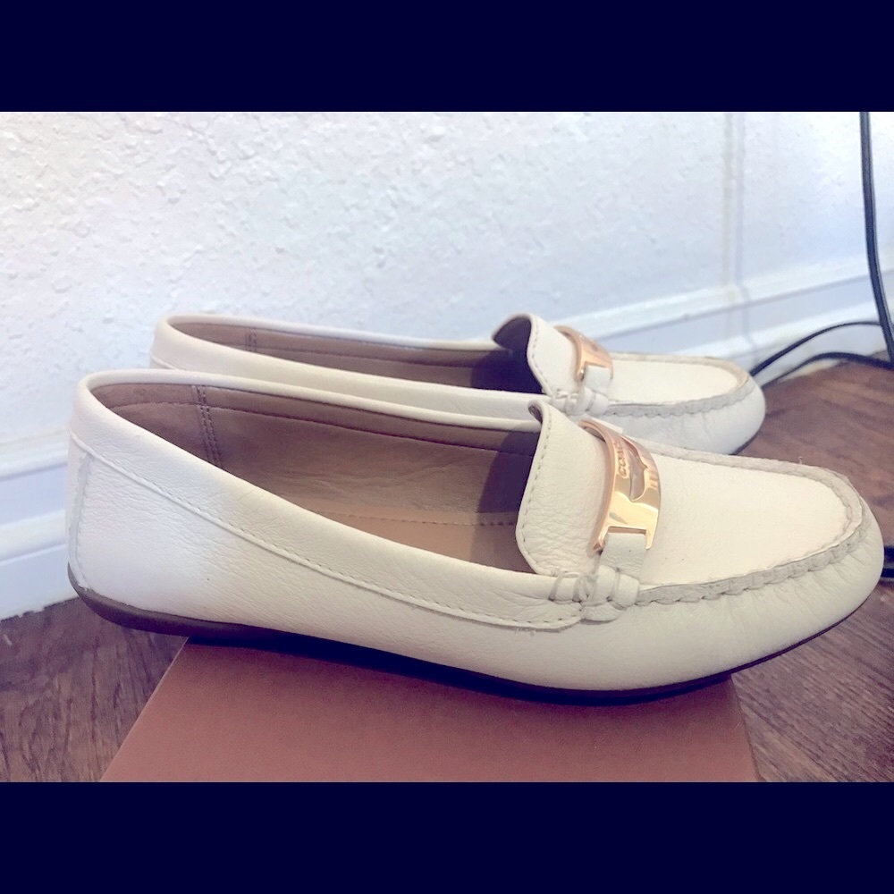 ✨Coach Gold Logo Plaque White Flat Loafers✨